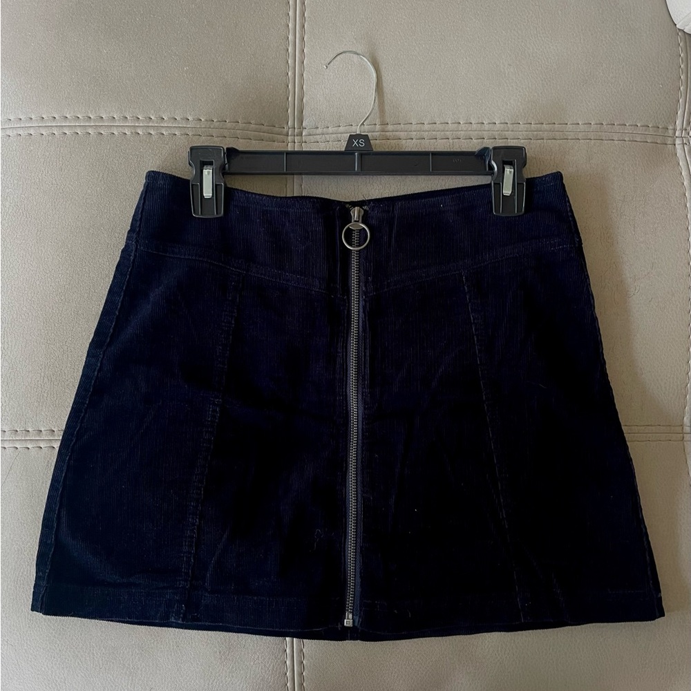 Forever 21 mini skirt in black, US28
